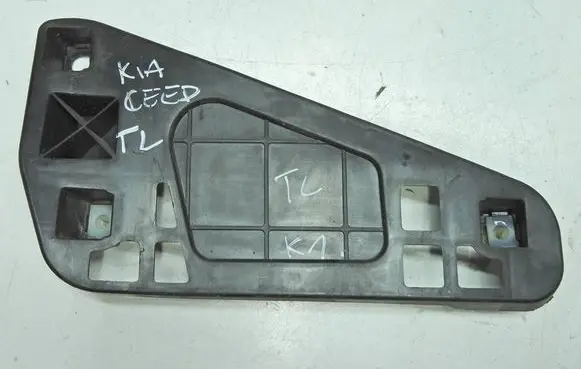 Rear bumper mounting bracket