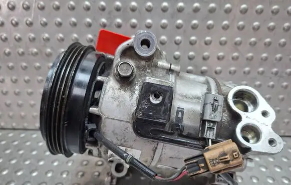 Renault Twingo III Air conditioning (A/C) compressor (pump) S26338131 926006316R