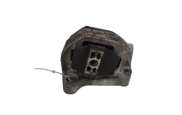Volvo XC90 Engine mount bracket