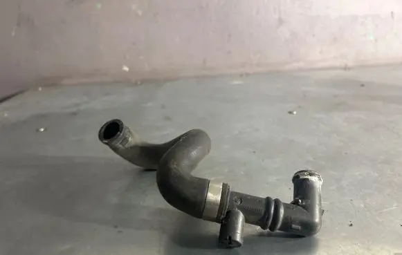 Audi A8 S8 D3 4E Engine coolant pipe/hose 4E0819163B