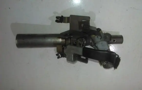 Mazda 626 Steering wheel axle