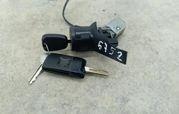 Peugeot 207 Ignition lock 36393600