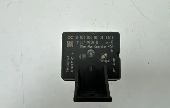 Dacia Duster Glow plug pre-heat relay 110679886R A6089000200