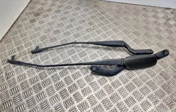 Ford C-MAX I Front wiper blade arm 3M5117526CE