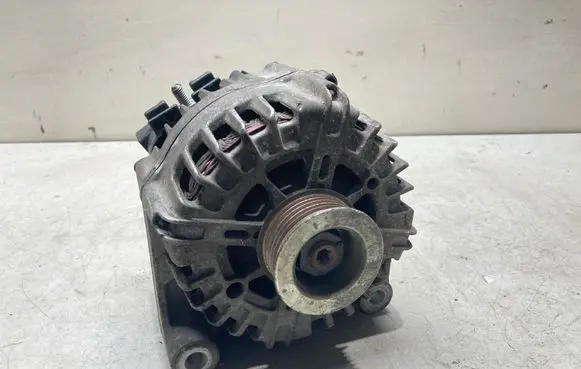BMW 3 E90 E91 Generator/alternator 7802261