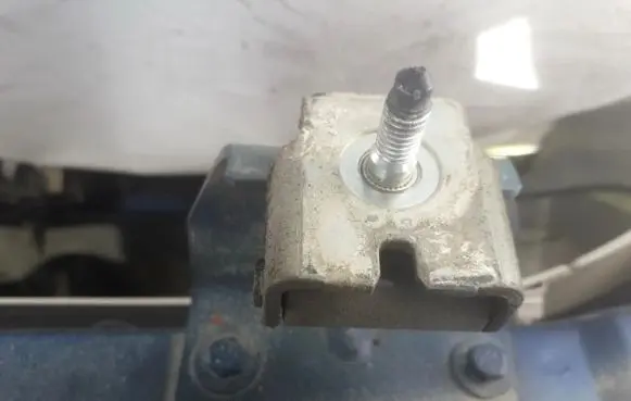 Peugeot 307 Tailgate/trunk/boot hinge