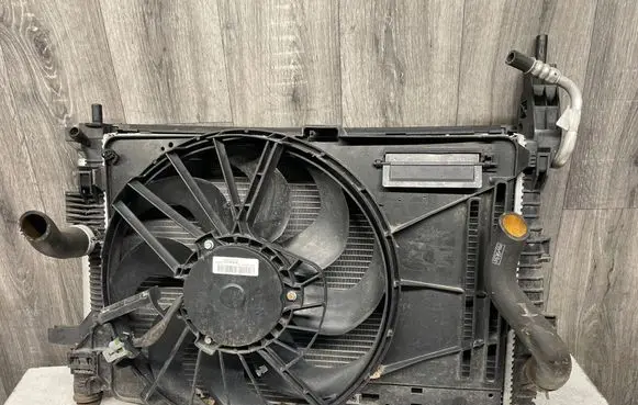 Ford Focus Radiator set CV618005VB