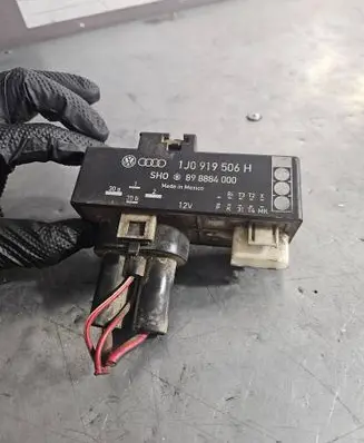 Audi A6 S6 C5 4B Coolant fan relay 1J0919506H 898884000