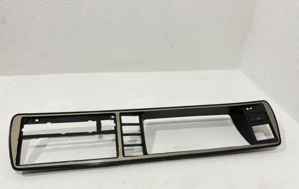 Volkswagen Golf I Dashboard center trim panel 161867243