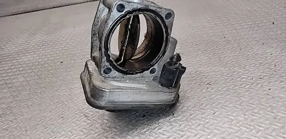 Opel Astra H Throttle valve 8981052101