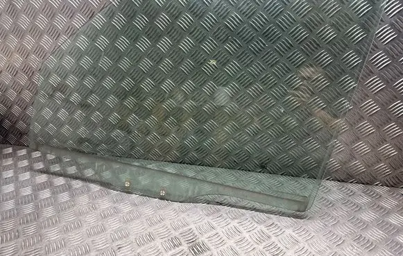 Mitsubishi Shogun Front door window glass four-door 43R00033