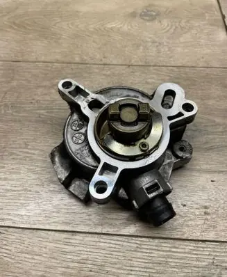 Volvo V70 Vacuum pump 31316688