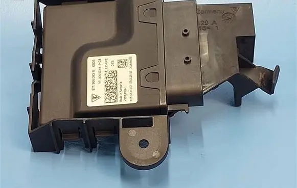 Porsche Panamera (971) Fuel pump relay 971906093B