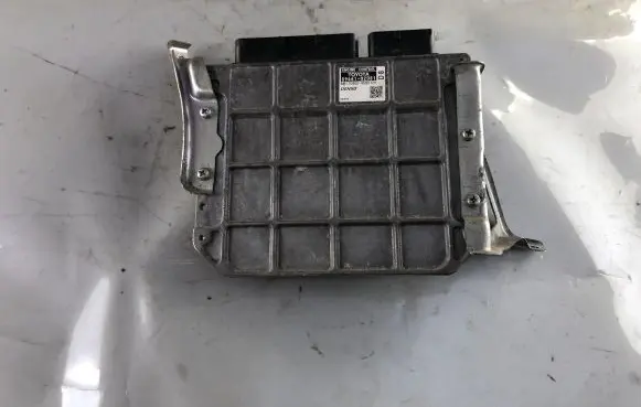 Toyota Auris 150 Engine control unit/module 8966102D81 MB1758009580