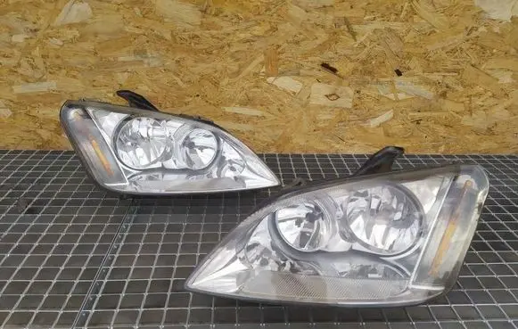Ford C-MAX I Headlights/headlamps set 