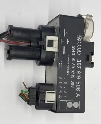 Volkswagen Golf IV Coolant fan relay 357919506A 898719000