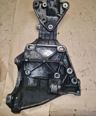 Volvo V70 Generator/alternator bracket 30731516