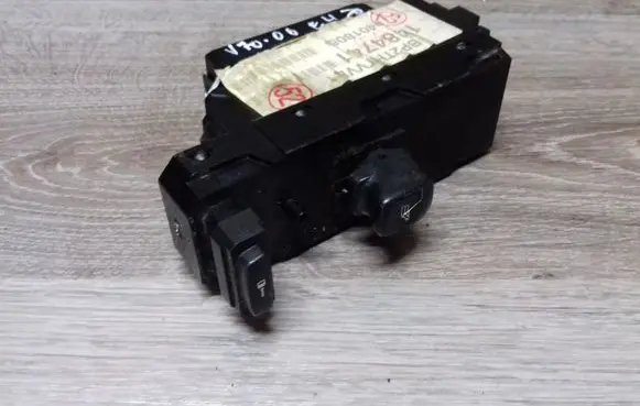 Volvo V70 Electric window control switch 30737519