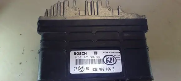 Volkswagen Golf III Engine control unit/module 0261203304305 036906026E