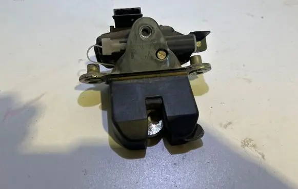 Skoda Fabia Mk2 (5J) Tailgate/trunk/boot lock/catch/latch 5J0827501C
