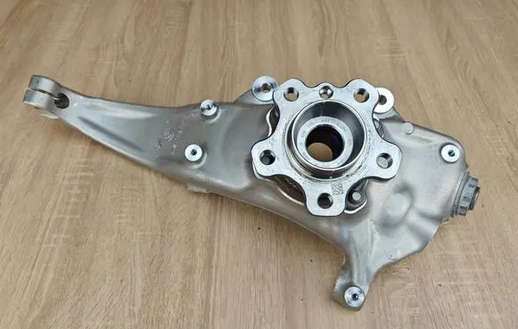 BMW 8 G16 Front wheel hub 6884385 6899175
