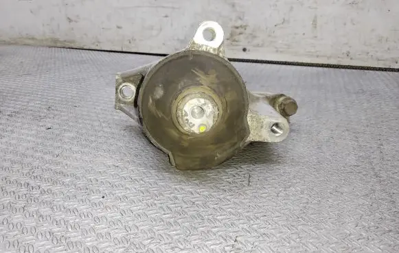 Honda Civic Engine mount bracket