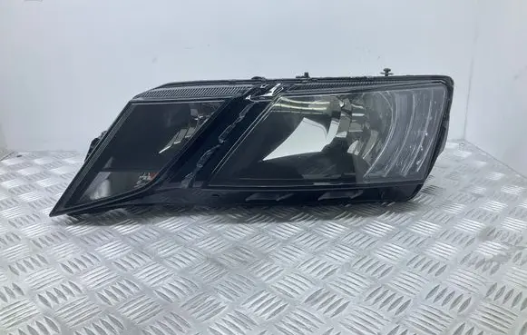 Skoda Octavia Mk3 (5E) Headlight/headlamp 5E1941015C 7PP941597C