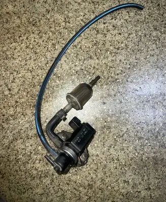BMW 5 E39 Turbo solenoid valve 2246175