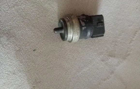 Renault Clio III Coolant temperature sensor 7700105087