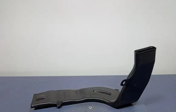 BMW i4 Intercooler air guide/duct channel 7946047