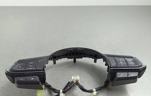 Mazda CX-9 Steering wheel buttons/switches 