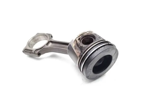 Nissan Qashqai Piston with connecting rod M9R