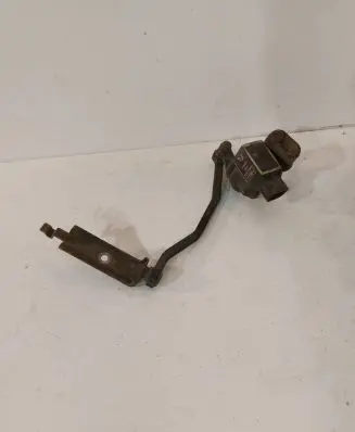Headlight/headlamp level sensor