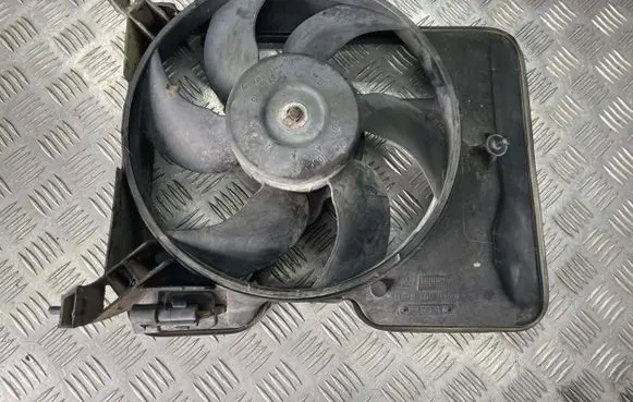 Opel Omega B2 Radiator cooling fan shroud 90570701 2225517
