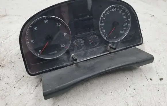 Volkswagen Touran I Speedometer (instrument cluster) V3354110