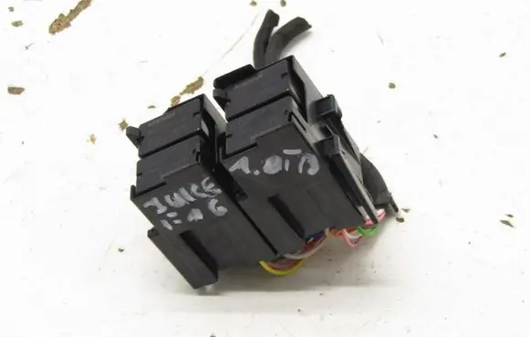 Nissan Juke II F16 Relay mounting block 252307990A