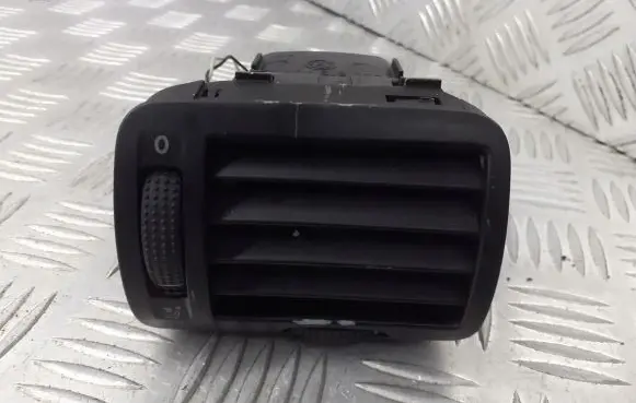 Volkswagen PASSAT B5.5 Dashboard side air vent grill/cover trim 3B0819704