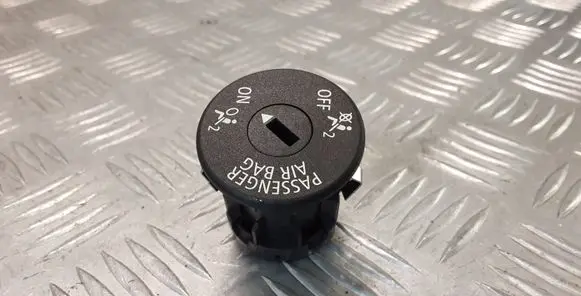 Passenger airbag on/off switch