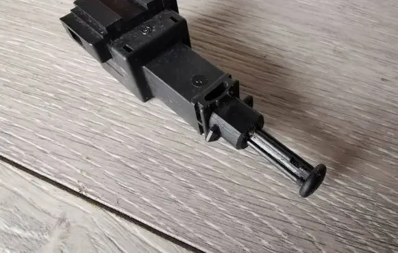 Volkswagen Golf IV Brake pedal sensor switch 1J0945511A