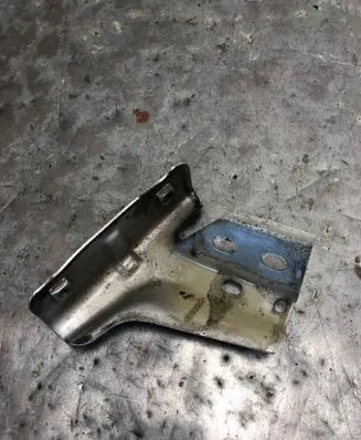 Volkswagen Polo IV 9N3 Fender mounting bracket 6Q0821142BILI 6Q0821142