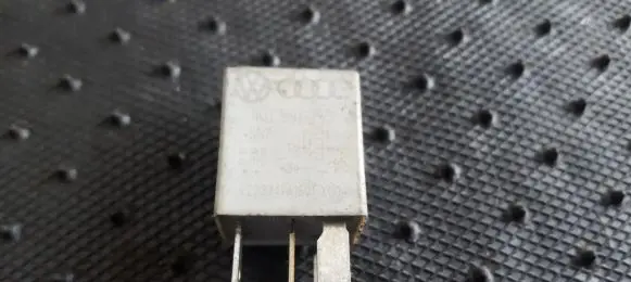 Volkswagen PASSAT B6 Other relay 1K0951253 0332011100