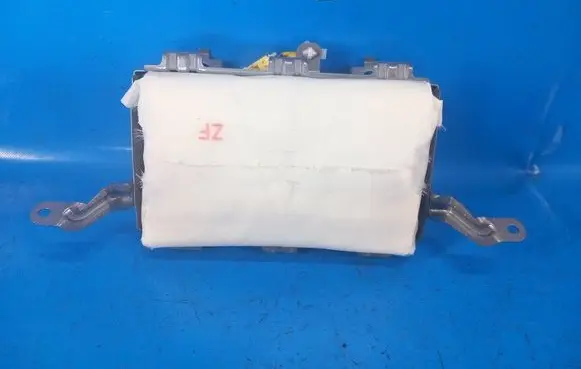 Toyota Prius+ (ZVW40) Passenger airbag 7396047090