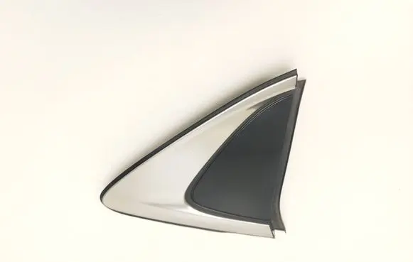 Rear fender molding trim