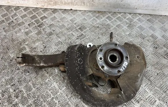 Front wheel hub