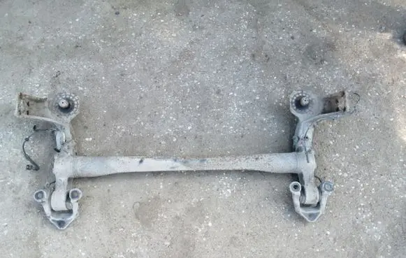 Opel Zafira B Rear subframe 