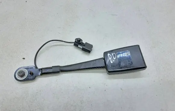 Front seatbelt buckle