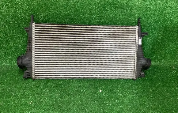 Opel Insignia A Coolant radiator 132417514 1302647