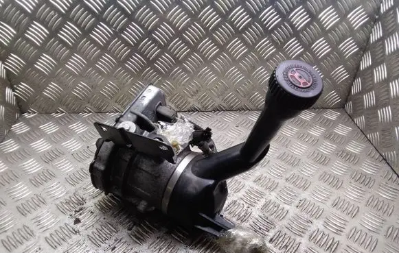 Peugeot 308 Power steering pump 9684979180