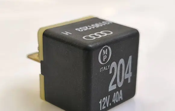 Audi A4 S4 B5 8D Other relay 431951253
