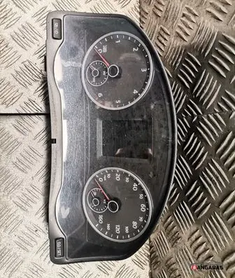 Volkswagen Tiguan Speedometer (instrument cluster) 3219792